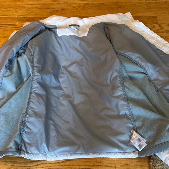 Columbia White and Gray Women's Puffer Jacket (Water Repellent) SZ: 2X - Picture 11 of 15